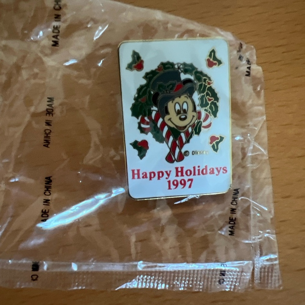 1997 Disney Happy Holidays pin. New in bag